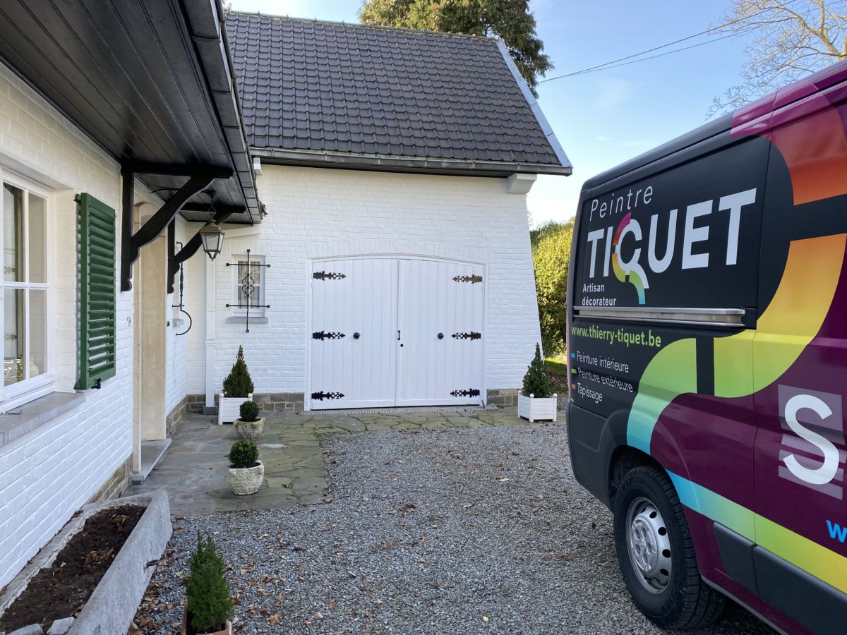 Thierry Tiquet Peinture- peintre en bâtiment-Embourg-Peintre Embourg-Peintre Chaudfontaine-Peinture-Peinture façade extérieure-Peinture corniche-Corniche-volet-châssis de fenêtres-fer forger-Devis peintre en bâtiment